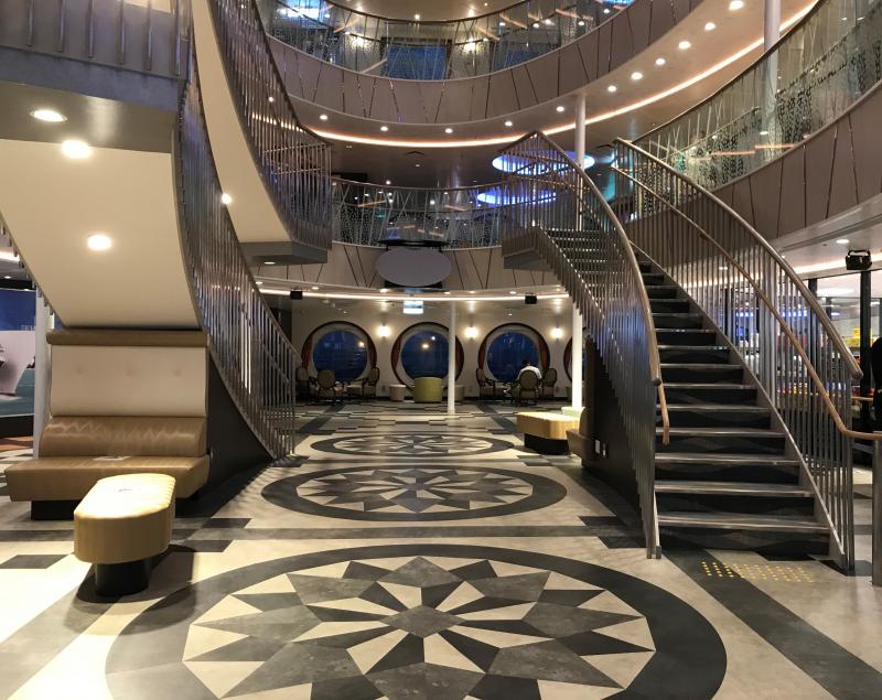 さんふらわあ 船内エントランス